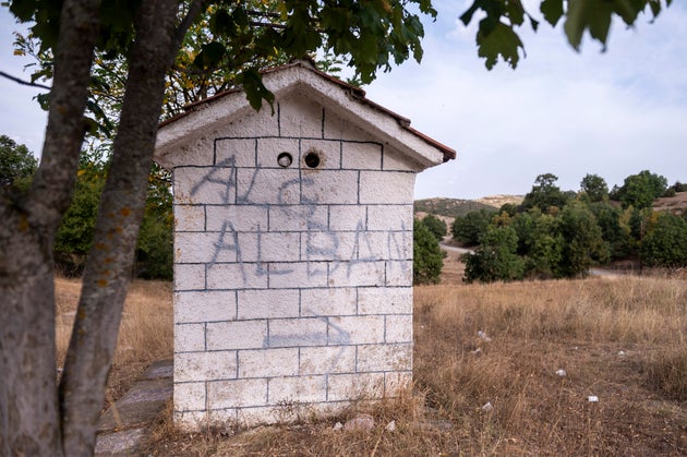 Για τους πρόσφυγες στην Ελλάδα, ο δρόμος για τον «παράδεισο» περνά μέσα από την