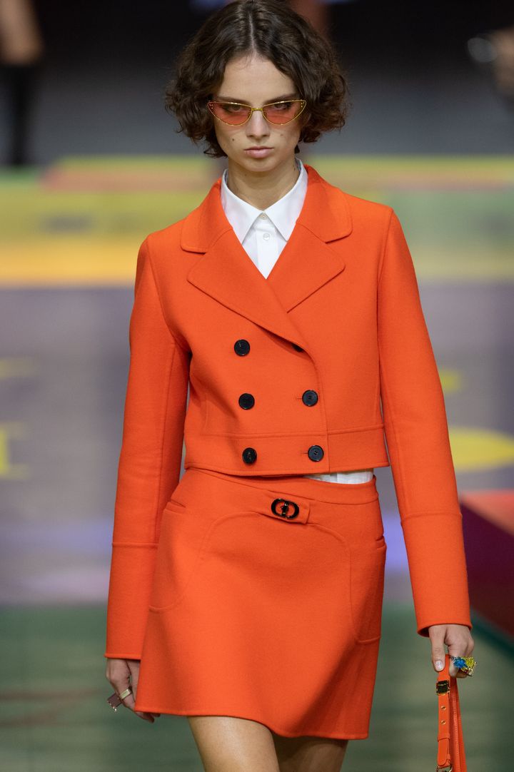Μοντέλο περπατάει στην πασαρέλα κατά τη διάρκεια της επίδειξης μόδας Dior Ready to Wear Spring/Summer 2022 στο πλαίσιο της Εβδομάδας Μόδας του Παρισιού στις 28 Σεπτεμβρίου 2021 στο Παρίσι, Γαλλία.