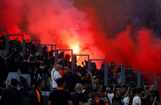 Des fumigènes dans les tribunes lors du match OM-Galatasaray, le 30 septembre 2021. 