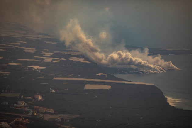 General view of the toxic cloud formed by the contact of the Cumbre Vieja volcano lava with the sea,...