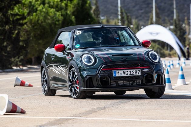 Το ηλεκτρικό MINI τα «έβαλε» με τα πανίσχυρα John Cooper