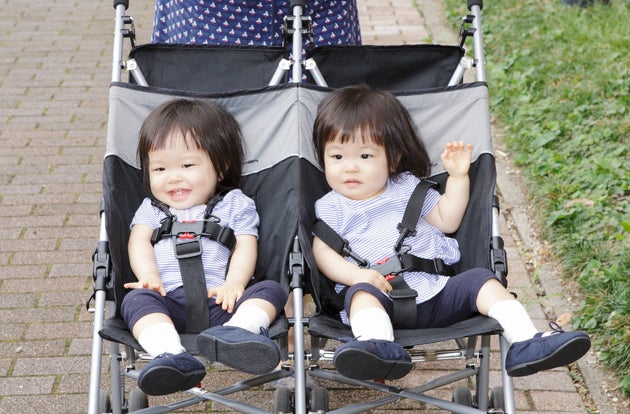 双子ベビーカーに優しい社会は きっとみんなに優しい 都営バスの変化に双子育児中の私が思うこと ハフポスト