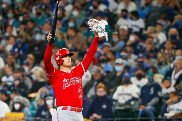 エンゼルス 大谷翔平や 大谷tシャツ 着たファンが映ったイラストでシーズン終了報告 画像 ハフポスト エンゼルス 大谷翔平や 大谷tシャツ 着たファンが映ったイラストでシーズン終了報告 画像 ハフポスト