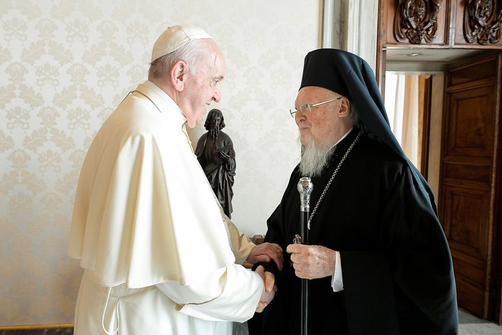 Pope Francis meets with Ecumenical Orthodox Patriarch Bartholomew I in the library of the Apostolic Palace at the Vatican, October 4, 2021. Vatican Media/Handout via REUTERS ATTENTION EDITORS - THIS IMAGE WAS PROVIDED BY A THIRD PARTY.