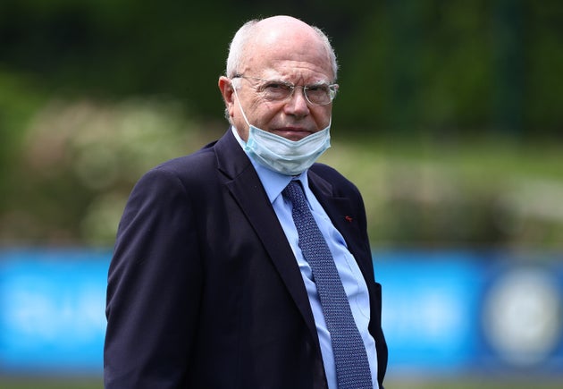 Scontro con il governo, Volpe attiva la dad per alunni in quarantena Scontro con il governo, Volpe attiva la dad per alunni in quarantena