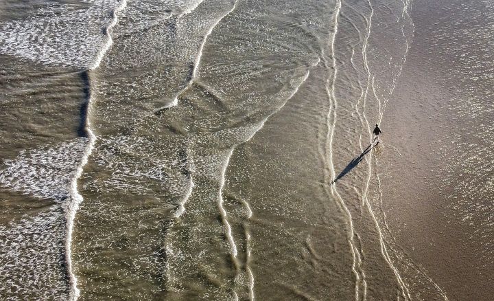 Photo d'illustration. La plage de Trouville-sur-Mer photographiée au drone, juin 2020.
