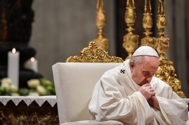 Grâce aux lois de l’État du Vatican, le pape en exercice bénéficie de l’immunité judiciaire contre toute poursuite en application d’une loi séculaire.