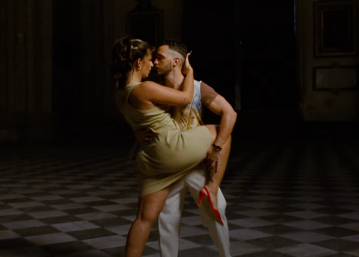 Nathy Peluso y C.Tangana en el videoclip de 'Ateo'.