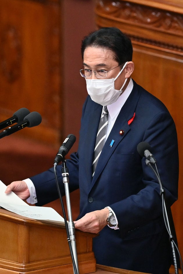 衆院本会議で所信表明演説をする岸田文雄首相＝2021年10月8日、国会内