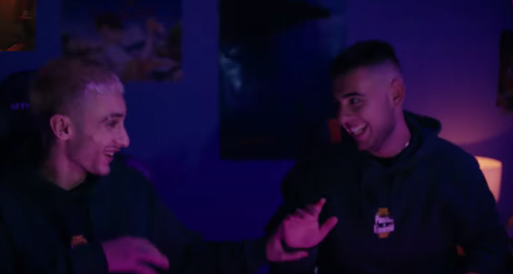 Los 'youtubers' Los Xavales en el videoclip de 'Ateo'.