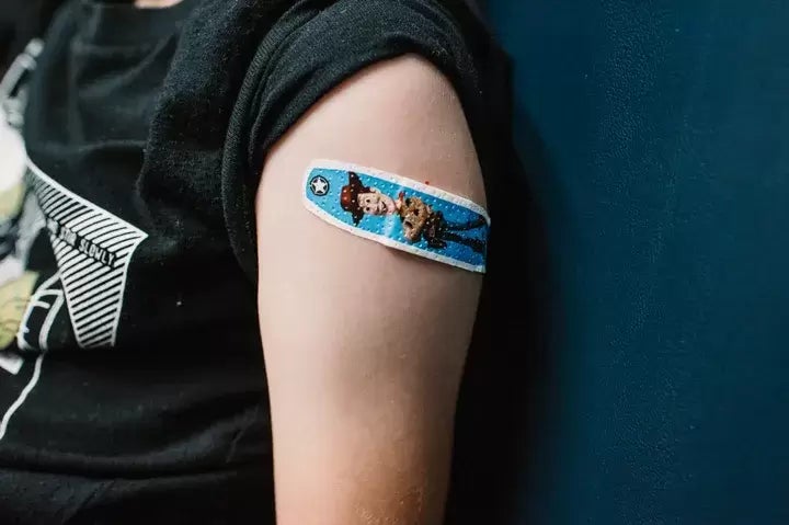 El brazo del hijo pequeño de la autora después de la segunda dosis.