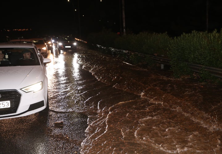 Πλημμυρισε το Γαλατσι (λεοφωρος Βεικου) απο την μεγαλη νεροποντη που παρουσιατηκε στην Αθηνα ΦΩΤΟ ΧΡΗΣΤΟΣ ΜΠΟΝΗΣ//EUROKINISSI