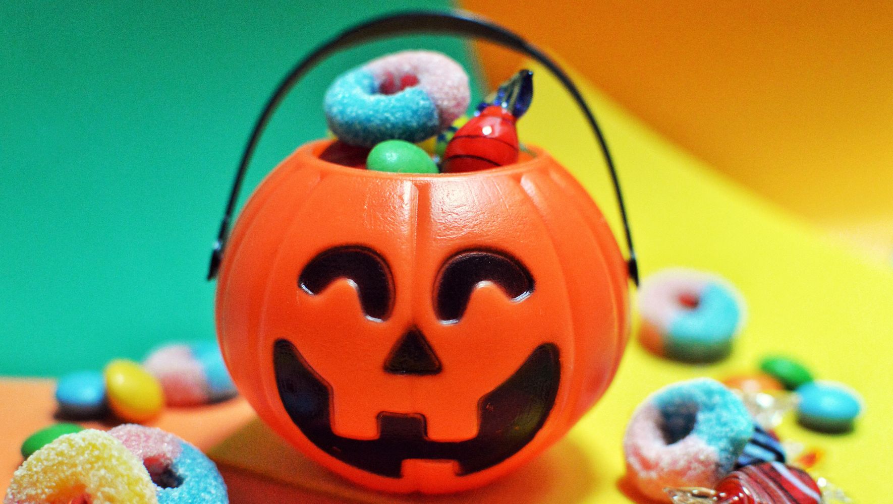 Even Nutritionists Don't Advise Giving Out 'Healthy' Halloween Candy. Here's Why.