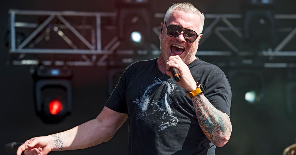 COVID Concert Isn't the First Time Smash Mouth Singer Steve Harwell Has  Courted Controversy