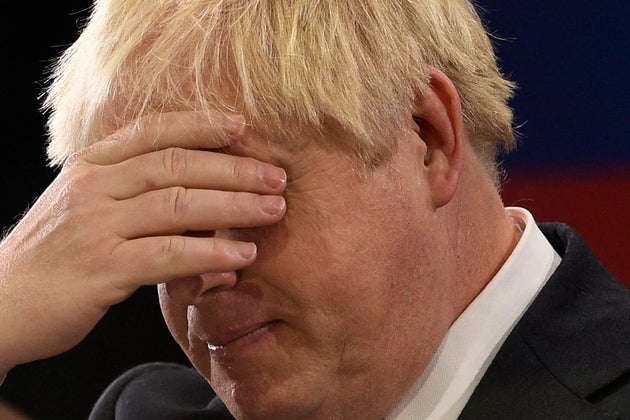 People are furious after the prime minister was snapped painting on