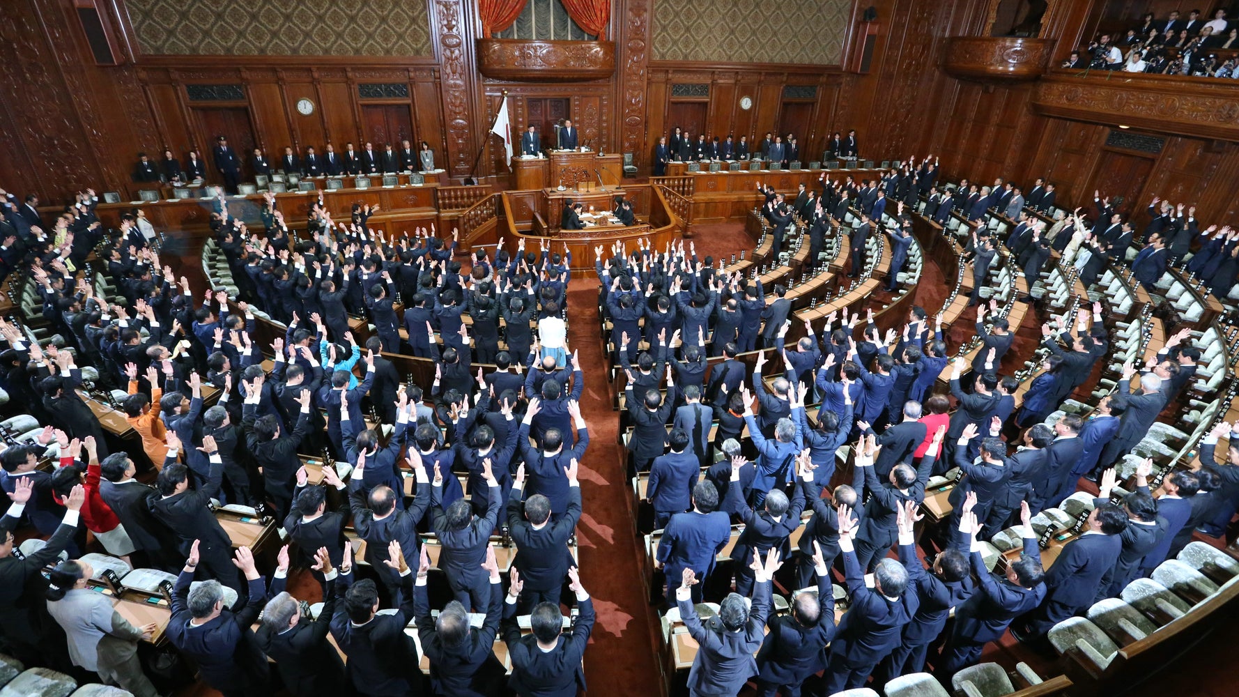 衆院解散 リストラ宣告 なのに 万歳 するのはなぜ ハフポスト News 衆院解散 リストラ宣告 なのに 万歳 するのはなぜ ハフポスト News