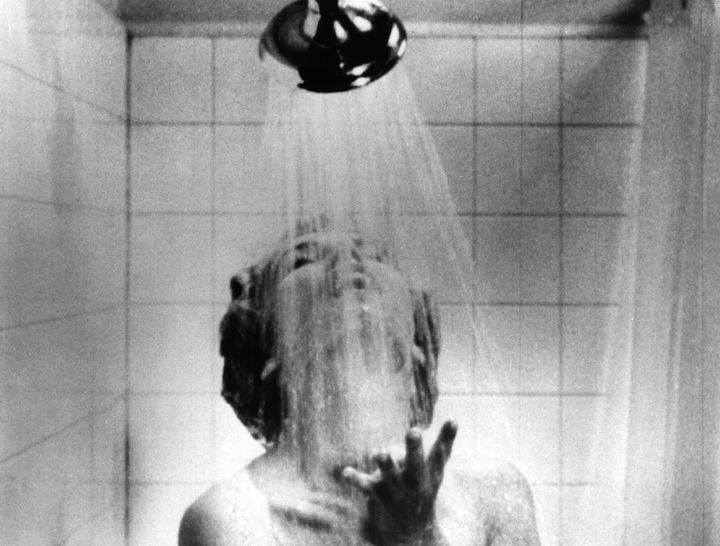 Στιγμιότυπο από την περίφημη σκηνή στο μπάνιο (Photo by FilmPublicityArchive/United Archives via Getty Images)