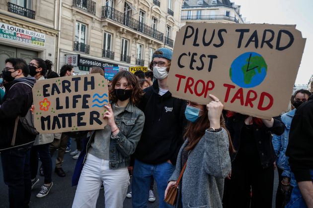 Des jeunes mobilisés contre le réchauffement climatique à Paris le 28 mars