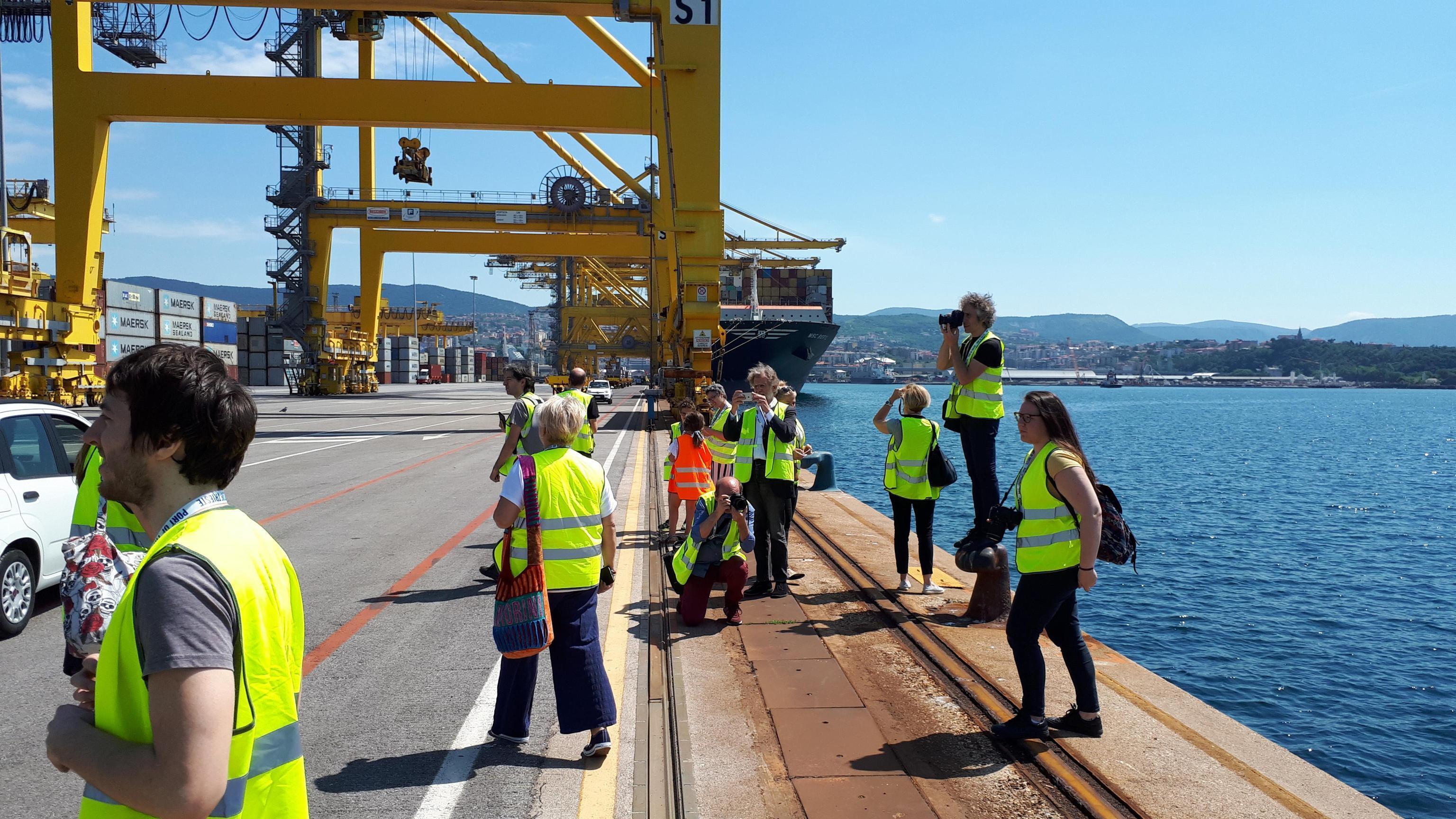 Portuali di Trieste al Governo: "Rinviate l'obbligo e trattiamo"