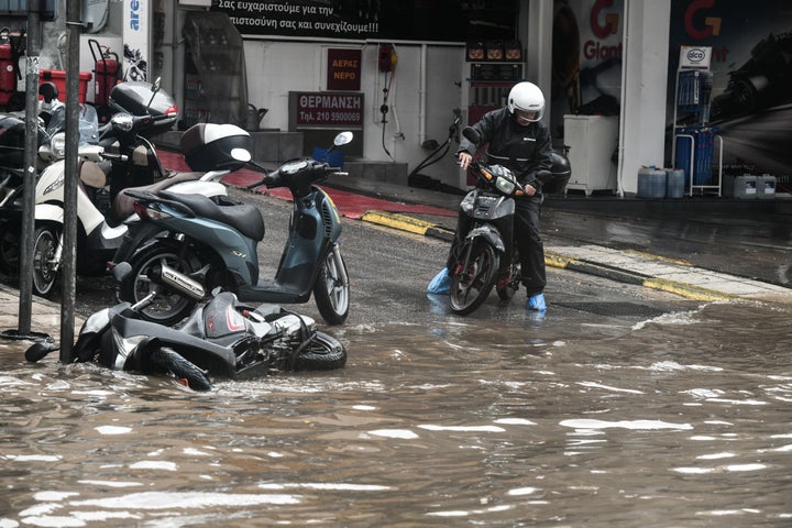 Η Wolt αναστέλλει τις παραδόσεις της σε περιοχές που εντοπίζονται έντονα καιρικά φαινόμενα