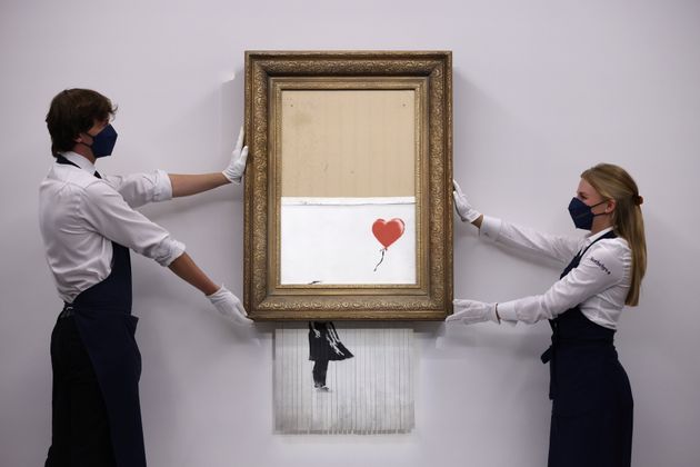 La toile, rebaptisée “L’amour est dans la poubelle”, prise en photo à Londres le 3 septembre 2021.