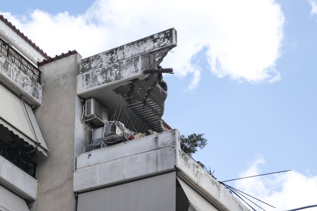 Χαλάνδρι: Επεσε μπαλκόνι πολυκατοικίας, εντολή εκκένωσης του