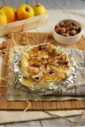 Camembert goes perfectly with apple confit
