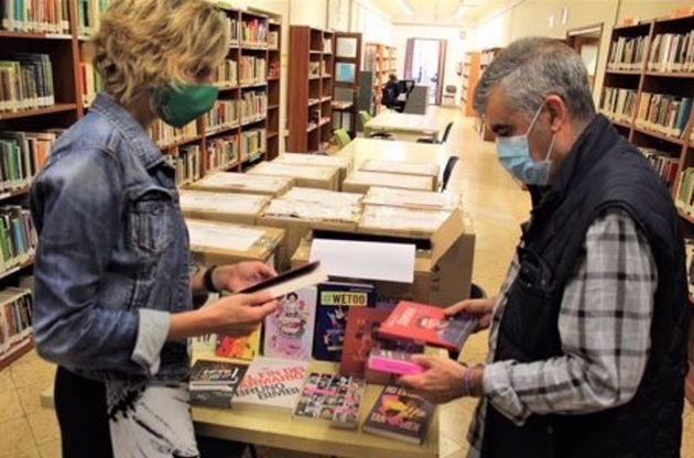 El Ayuntamiento de Castelló reparte libros con perspectiva LGTBI en