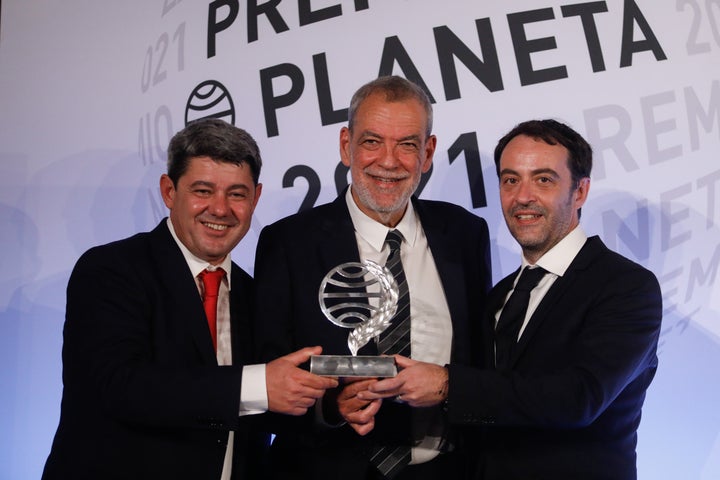 Los tres escritores tras el pseudónimo de Carmen Mola, ganadores del Premio Planeta 2021.