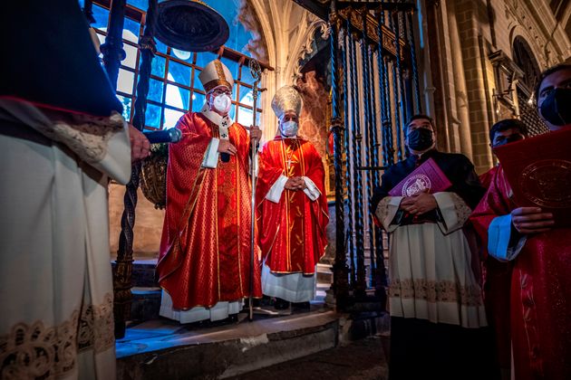 El arzobispo de Toledo, Francisco Cerro, oficia la eucaristía de reparación tras la grabación...