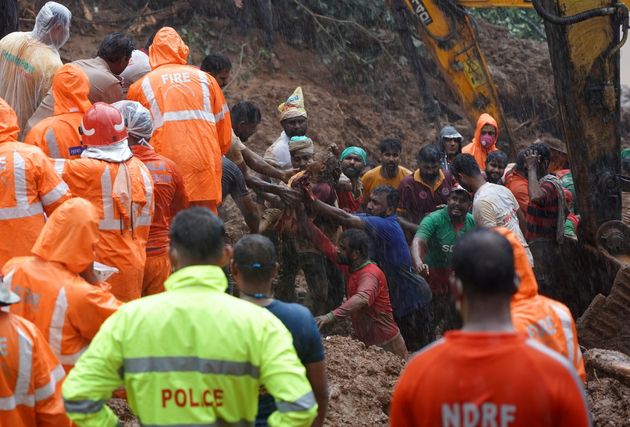 Ινδία: Τουλάχιστον 25 νεκροί από καταρρακτώδεις βροχές στην