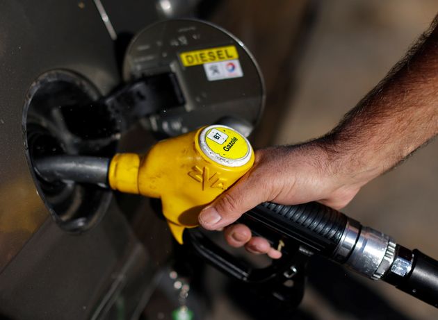 Le gouvernement envisage de créer un chèque-carburant pour faire face à la flambée des carburants. (image d'illustration)