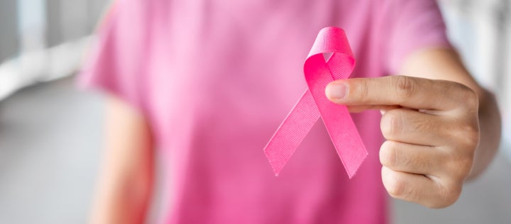 El lazo rosa es el símbolo de la lucha contra el cáncer de mama.
