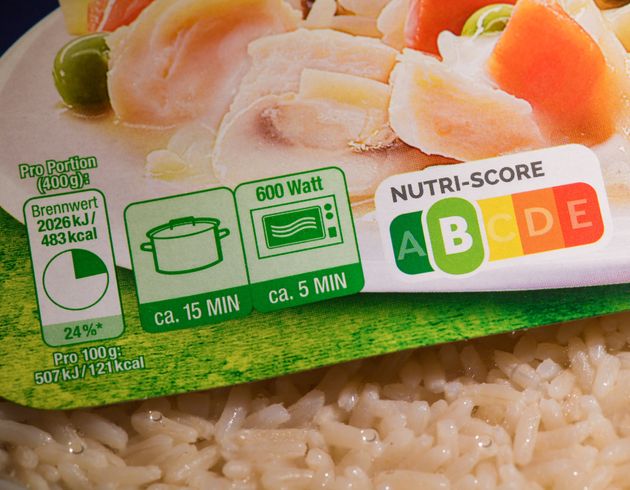 Le Nutri-score, qui note sur une échelle de couleurs, du vert au rouge, et de lettres, de A à...