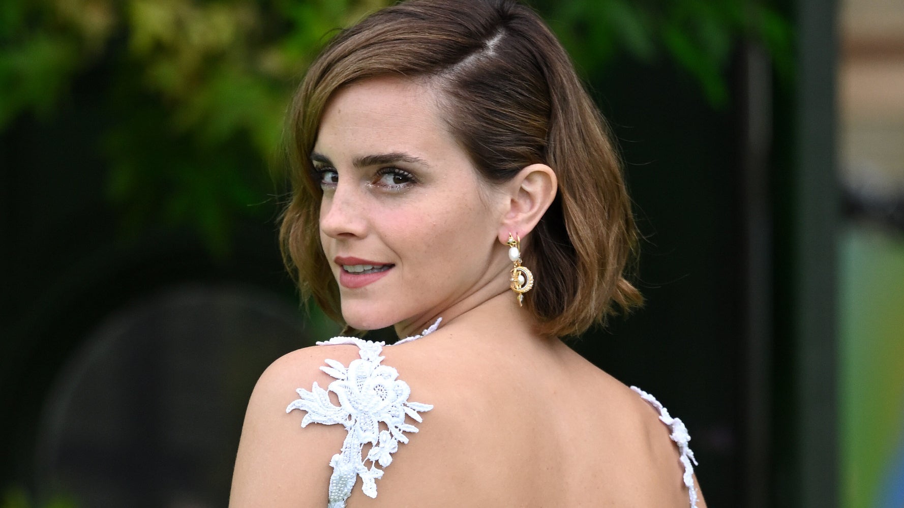 Emma Watson Returns To Red Carpet In Outfit Made From Old Wedding Dresses | HuffPost Entertainment Emma Watson Returns To Red Carpet In Outfit Made From Old Wedding Dresses | HuffPost Entertainment