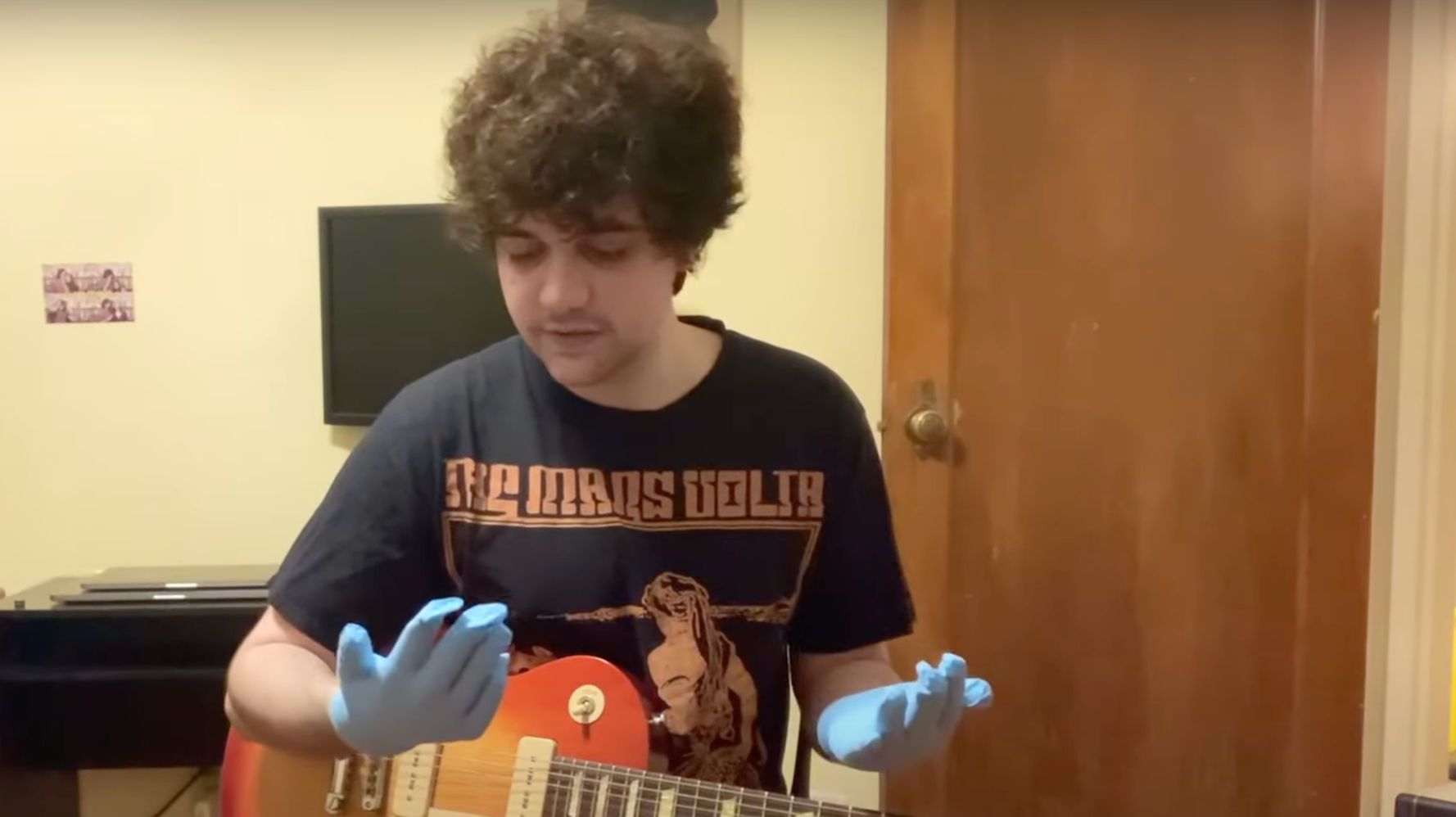 Guitarist Tests How Many Gloves It Takes Before He Can't Play 'Enter Sandman' | HuffPost null