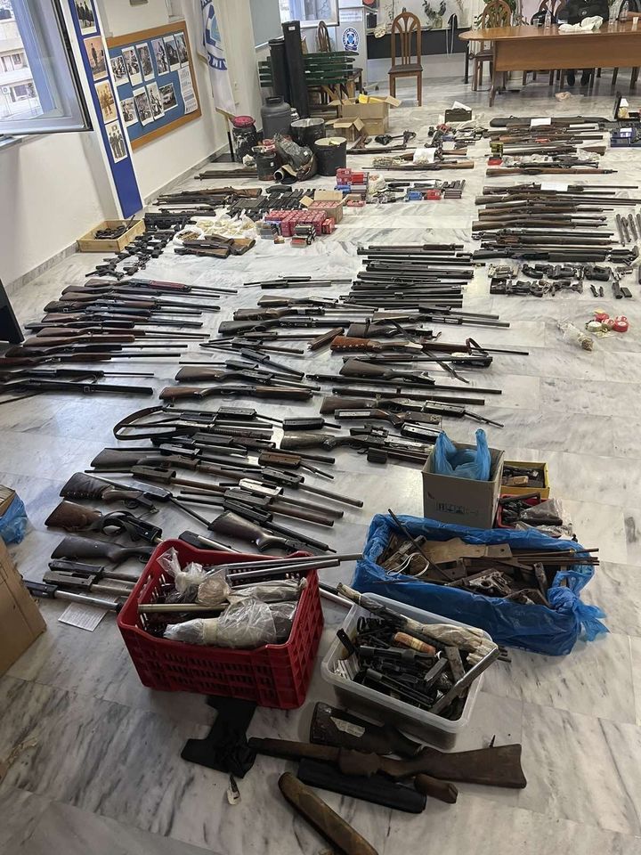 Εξαρθρώθηκε εγκληματική οργάνωση εμπορίας όπλων στα Χανιά