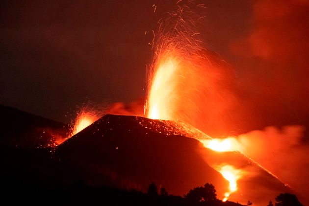 El volcán de Cumbre Vieja, en La Palma, fotografiado este