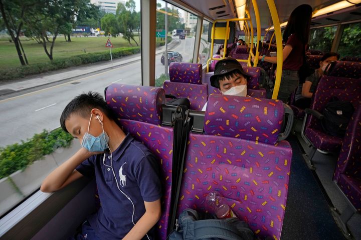 Το λεωφορείο του ύπνου: Μια 5ωρη περιήγηση για τους νυσταγμένους κατοίκους του Χονγκ Κονγκ