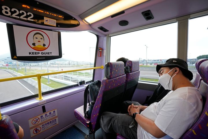 Το λεωφορείο του ύπνου: Μια 5ωρη περιήγηση για τους νυσταγμένους κατοίκους του Χονγκ Κονγκ