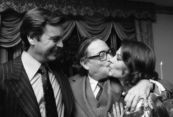 Ο Τενεσί Ουίλιαμς με τη Νάταλι Γουντ και τον σύζυγο της, επίσης ηθοποιό Ρόμπερτ Βάγκνερ. Νέα Υόρκη, Νοέμβριος 1976. (AP Photo/Ron Frehm)