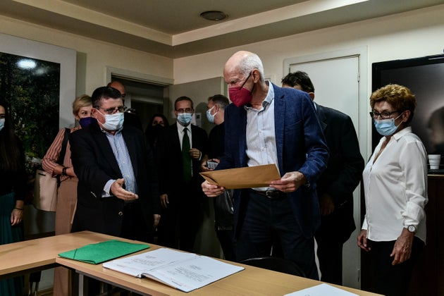 Περιγραφή ΧΑΡΙΛΑΟΥ ΤΡΙΚΟΥΠΗ - ΓΡΑΦΕΙΑ ΚΙΝΑΛ - ΚΑΤΑΘΕΣΗ ΥΠΟΨΗΦΙΟΤΗΤΩΝ