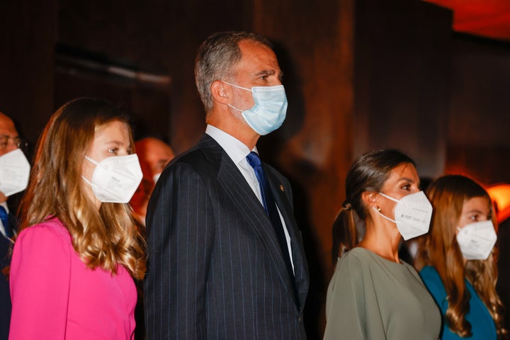 Los reyes, Felipe y Letizia, con sus hijas, la princesa de Asturias y la infanta Sofía, en el concierto de los Premios Princesa de Asturias.