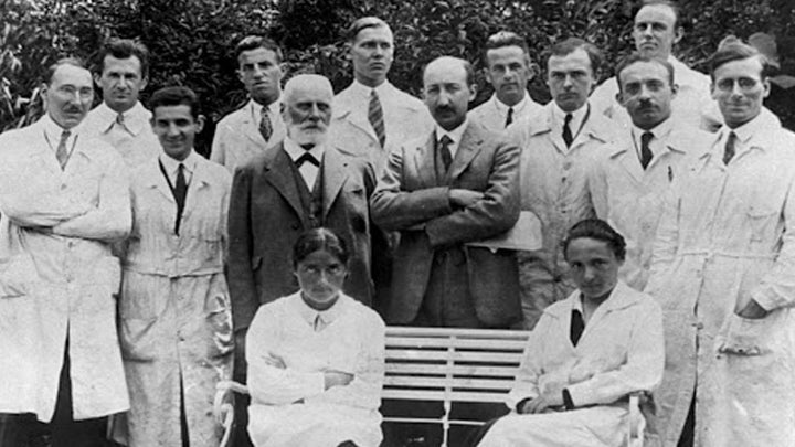 Ernst Alexander (third from left) with Georg von Hevesy (center) and other students and lab assistants at the University of Freiburg in Germany, c.1930.