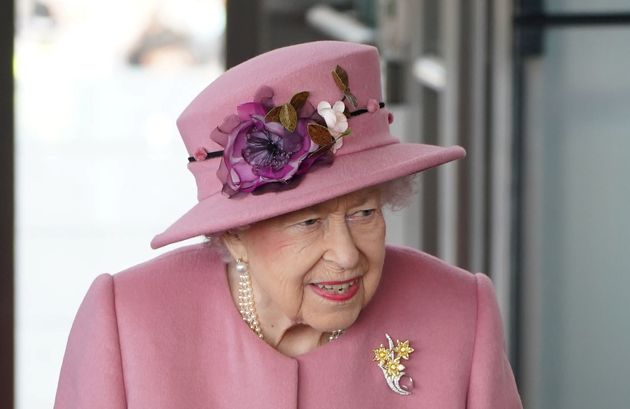 La reina Isabel II está aquí asistiendo a la ceremonia de apertura de la sexta ...