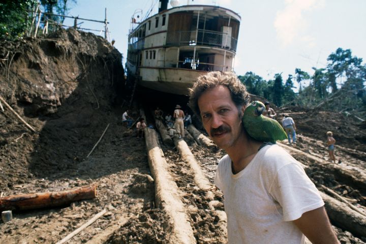 Ο σκηνοθέτης του Fitzcarraldo, Werner Herzog, στα γυρίσματα της ταινίας στο Περού. | Τοποθεσία: Περού. (Φωτογραφία jean-Louis Atlan/Sygma μέσω Getty Images)