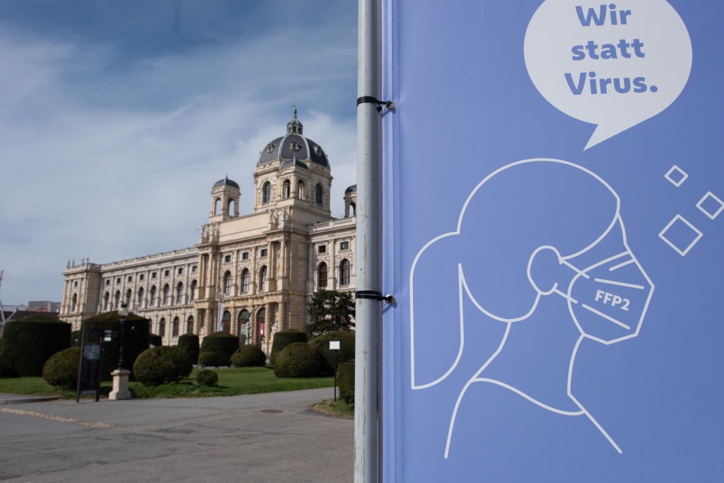 Lockdown per i non vaccinati se la situazione Covid non migliora: la scelta di Vienna