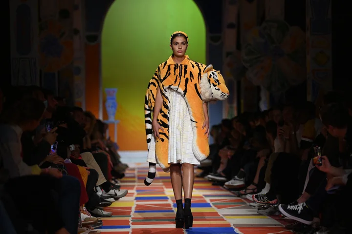 ぬいぐるみは着るものだった フランスで披露された前衛的なデザインから もう目が離せない 画像集 ハフポスト World