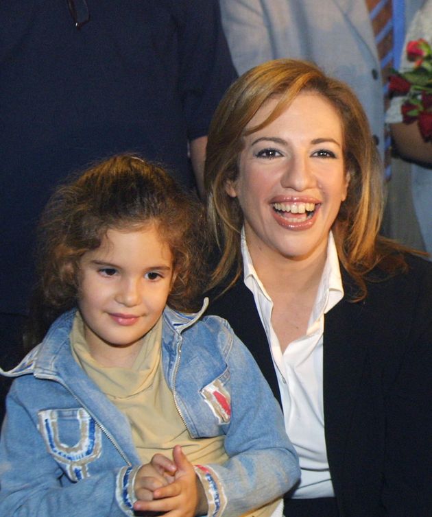 Με την κόρη της, το 2002 όταν...