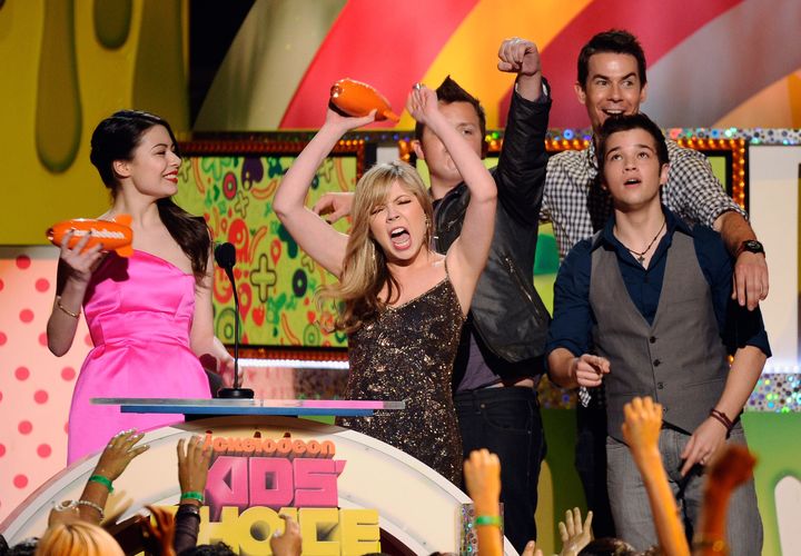 Jennette McCurdy and her “iCarly” co-stars celebrate winning “Favorite TV Show” during Nickelodeon's Annual Kids' Choice Awards in 2011.